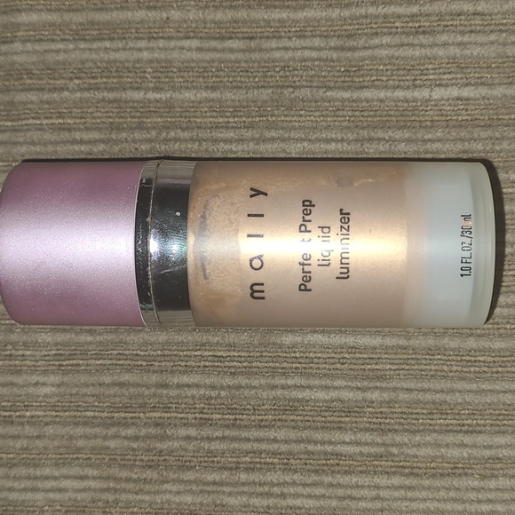 🆕️Mally Liquid Luminizer - Picture 3 of 6